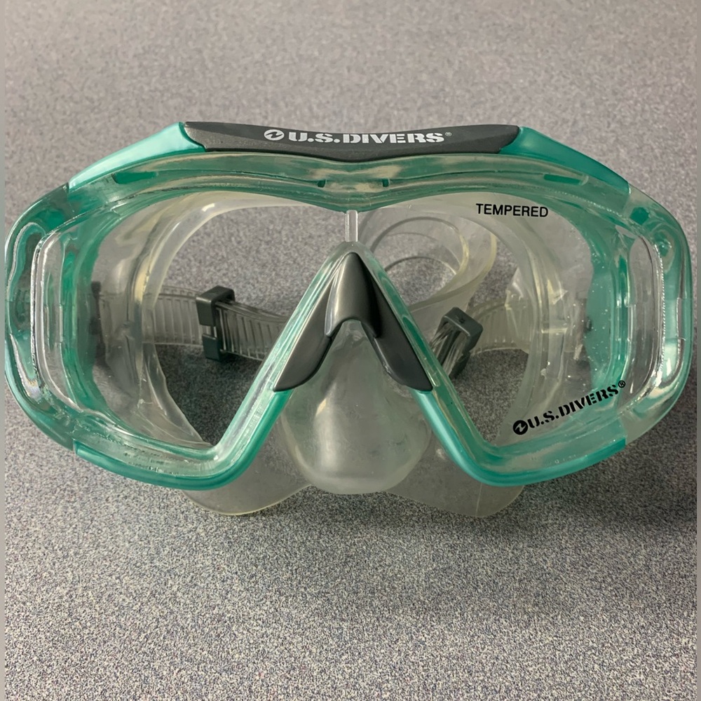 U.S. Divers tempered diving mask.  4 window view